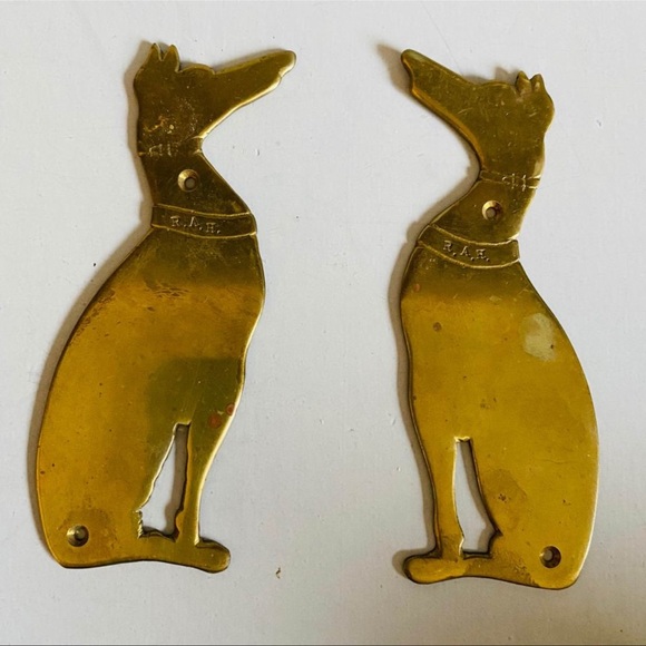 Pair of vintage brass dog/ Doberman wall/door plaques. - Picture 2 of 4